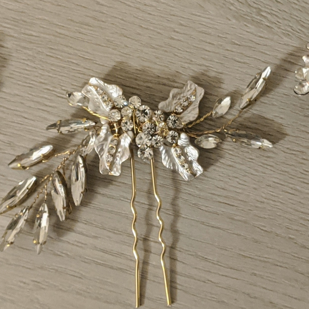 Bridal hair pin. Gold with silver crystal accents